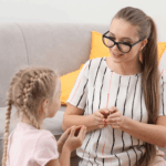 cocuklarda-yavas-konusma-varsa-ne-yapmali