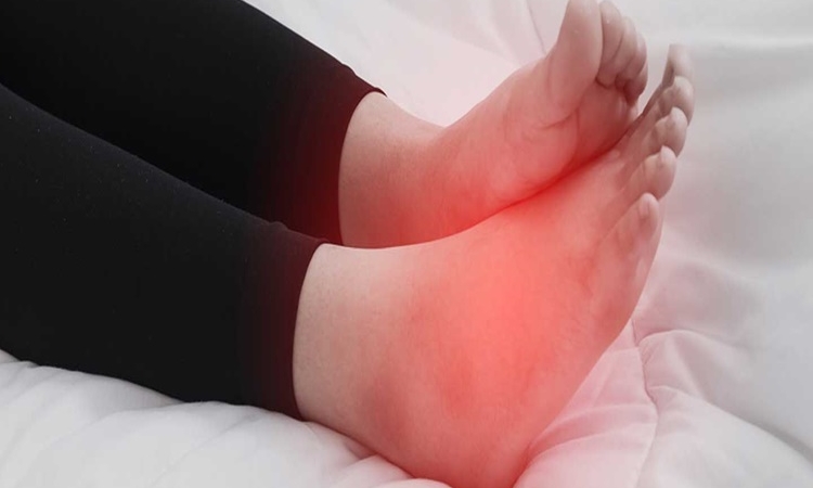 Hamilelikte ayaklarda şişlik normal mi