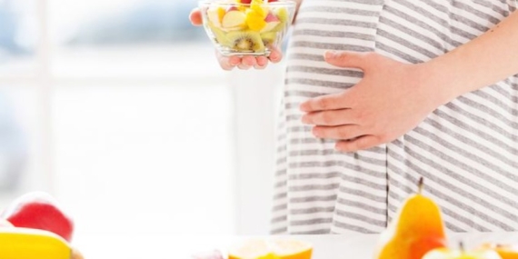 Hamilelikte Beslenme Rehberi 2026: Bebeğin Gelişimini Destekleyen Mucizevi Besinler ve Yasaklar